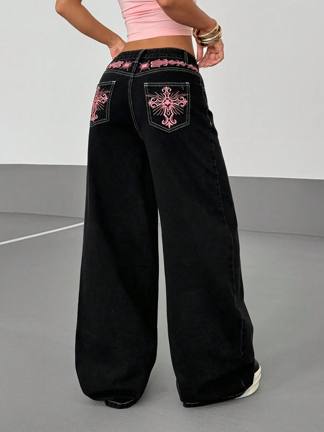 Tall Women's High-Waisted Western Embroidered Wide-Leg Jeans, Vintage Totem Back Pocket, Loose Fit, Perfect for Outdoor Music Festivals