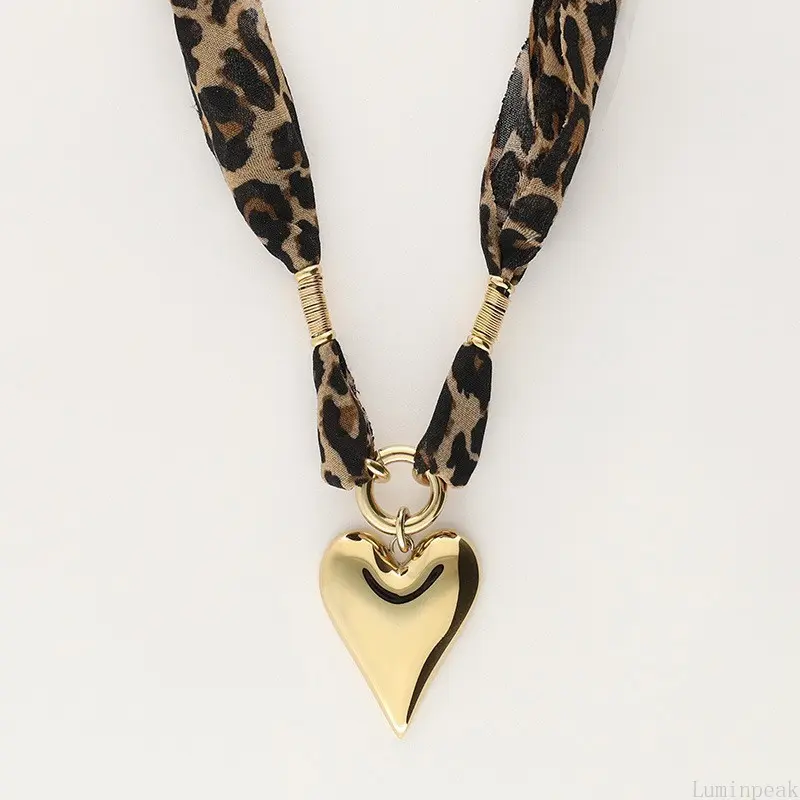 Women's Stainless Steel Clavicle-Length Choker Necklace, Elegant Trendy Animal Leopard Print Geometric Heart Pendant, Dainty Vacuum Electroplated Anti-Fade Metal Jewelry for Casual Indoor Recreation