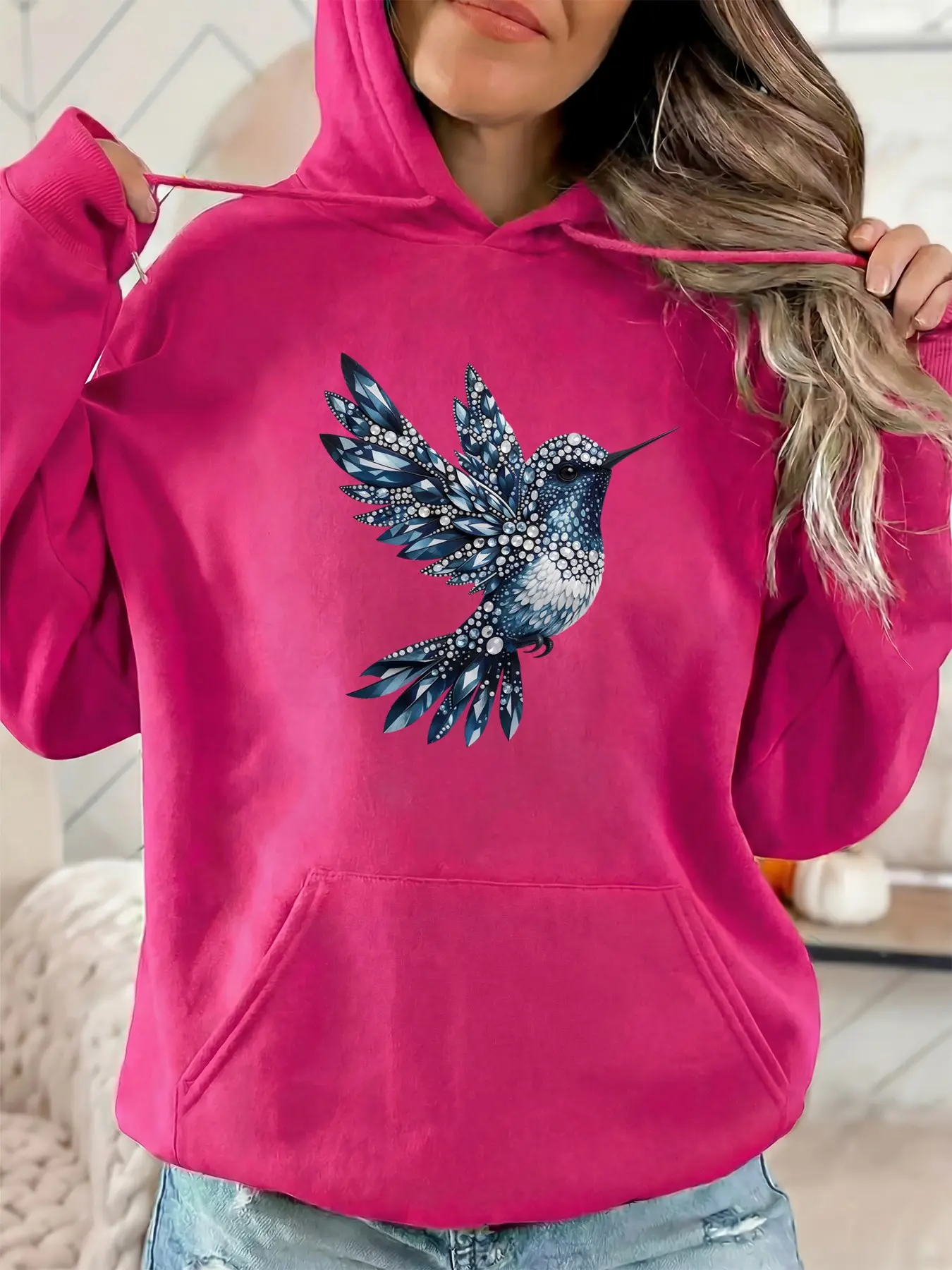 Women's fashionable hooded sweatshirt with cute bird pattern print, drawstring kangaroo pocket. Autumn and winter casual sportswear sweatshirt. Suitable for casual parties and sports wear.
