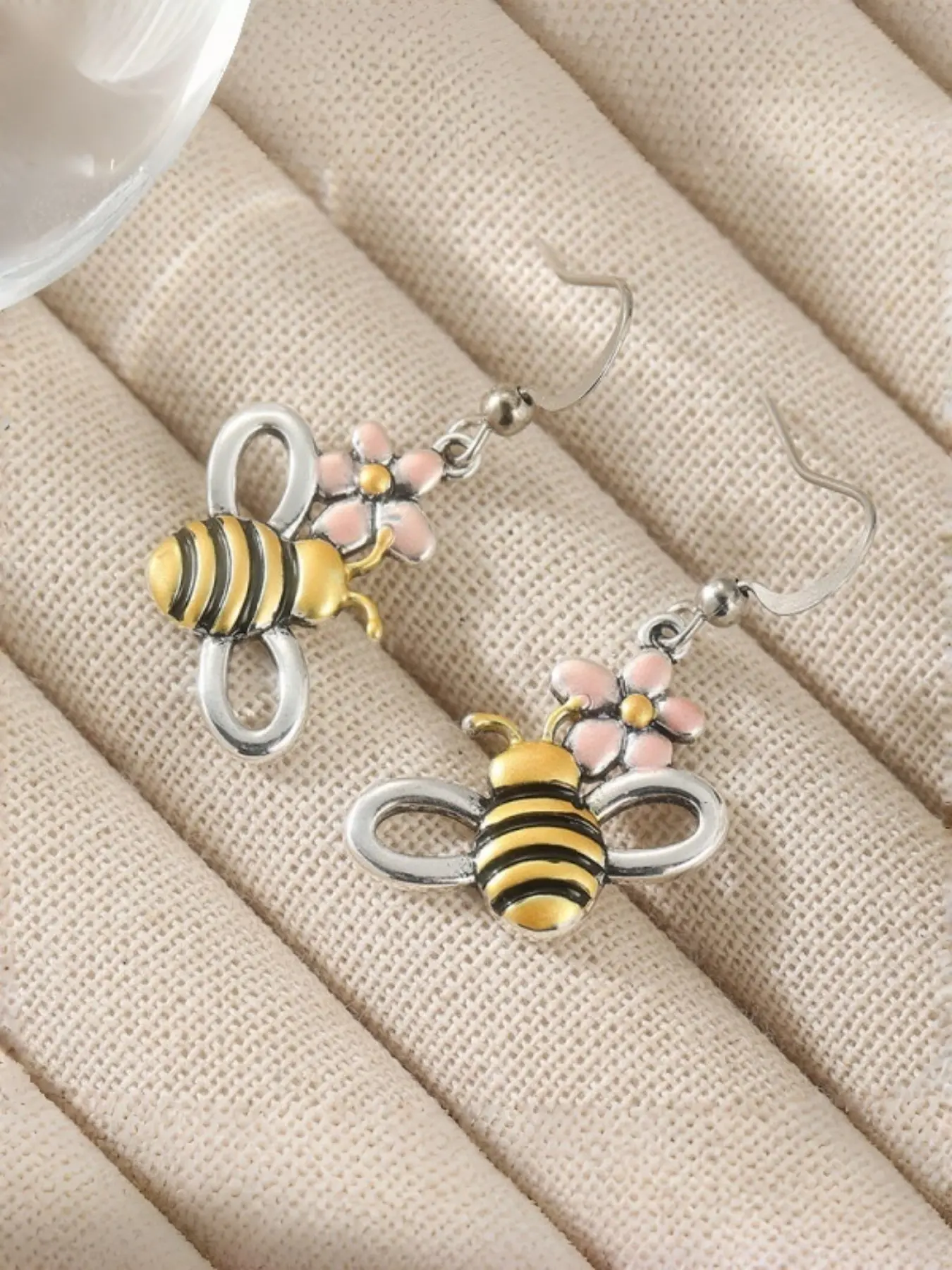 1pair Enamel Bee & Flower Dangle Earrings, Two-Tone Silver Color Insect Floral Hook Earrings for Women, Fashion Jewelry