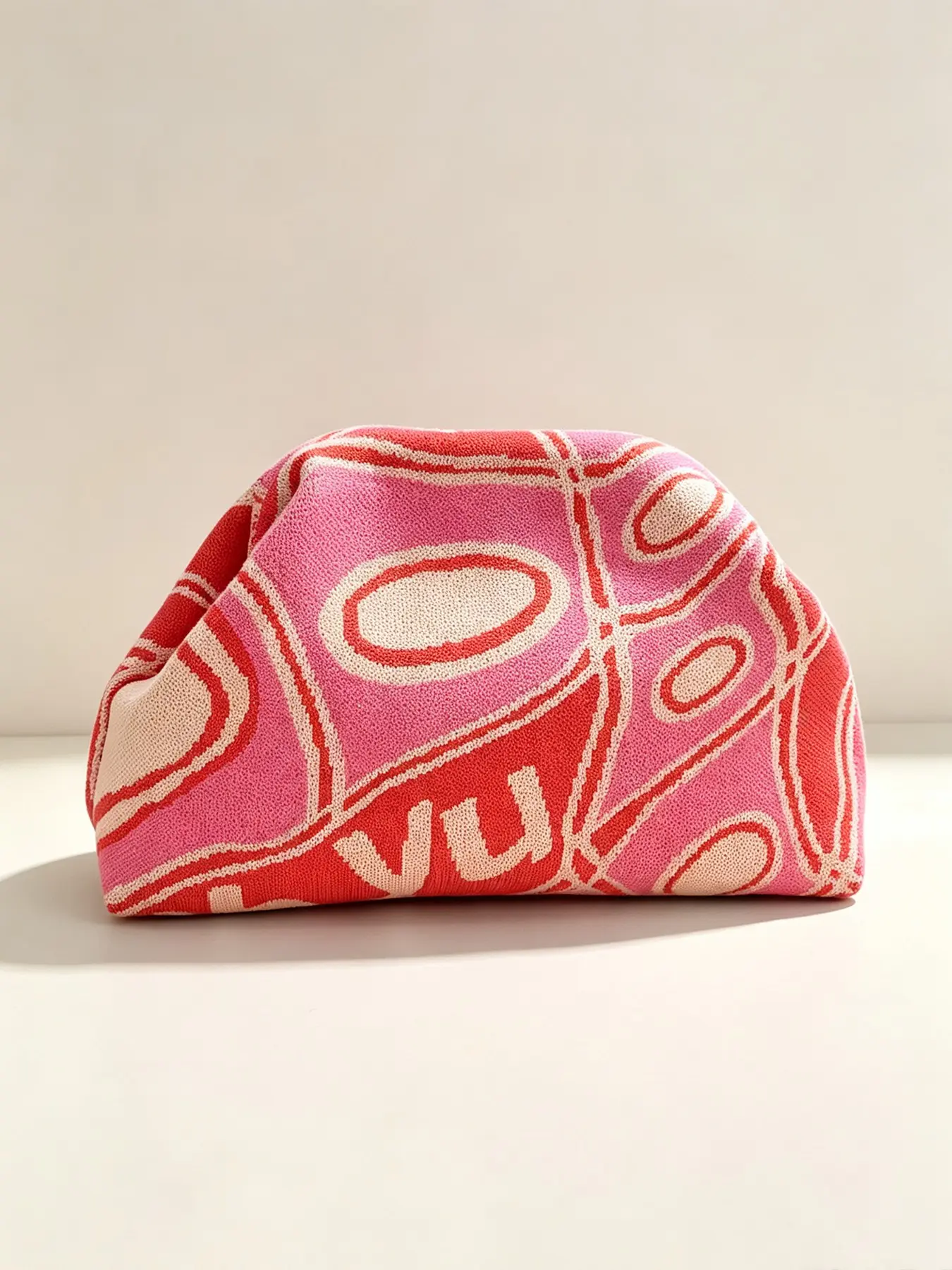 1pcContrast Color Abstract Print Knit Snap Handbag with Letter Pattern Elastic Soft Knit Makeup Storage Bag Large Capacity Portable Travel Cosmetic Organizer Bag Suitable for Daily Commutes, Vacations, and Beach Outfits