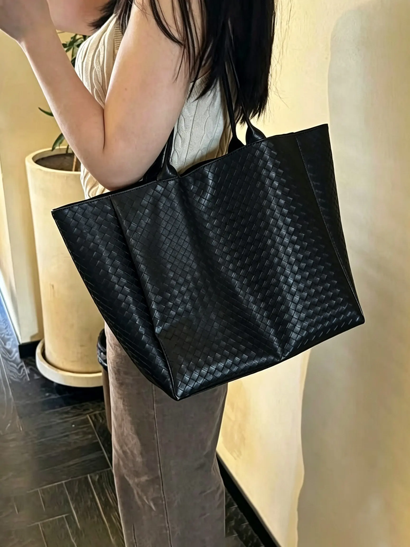 Women's Handbag, Woven Simple Shoulder Bag, Large Capacity Crossbody Bag, Single Shouldered Tote Bag, Elegant Design for Daily Use