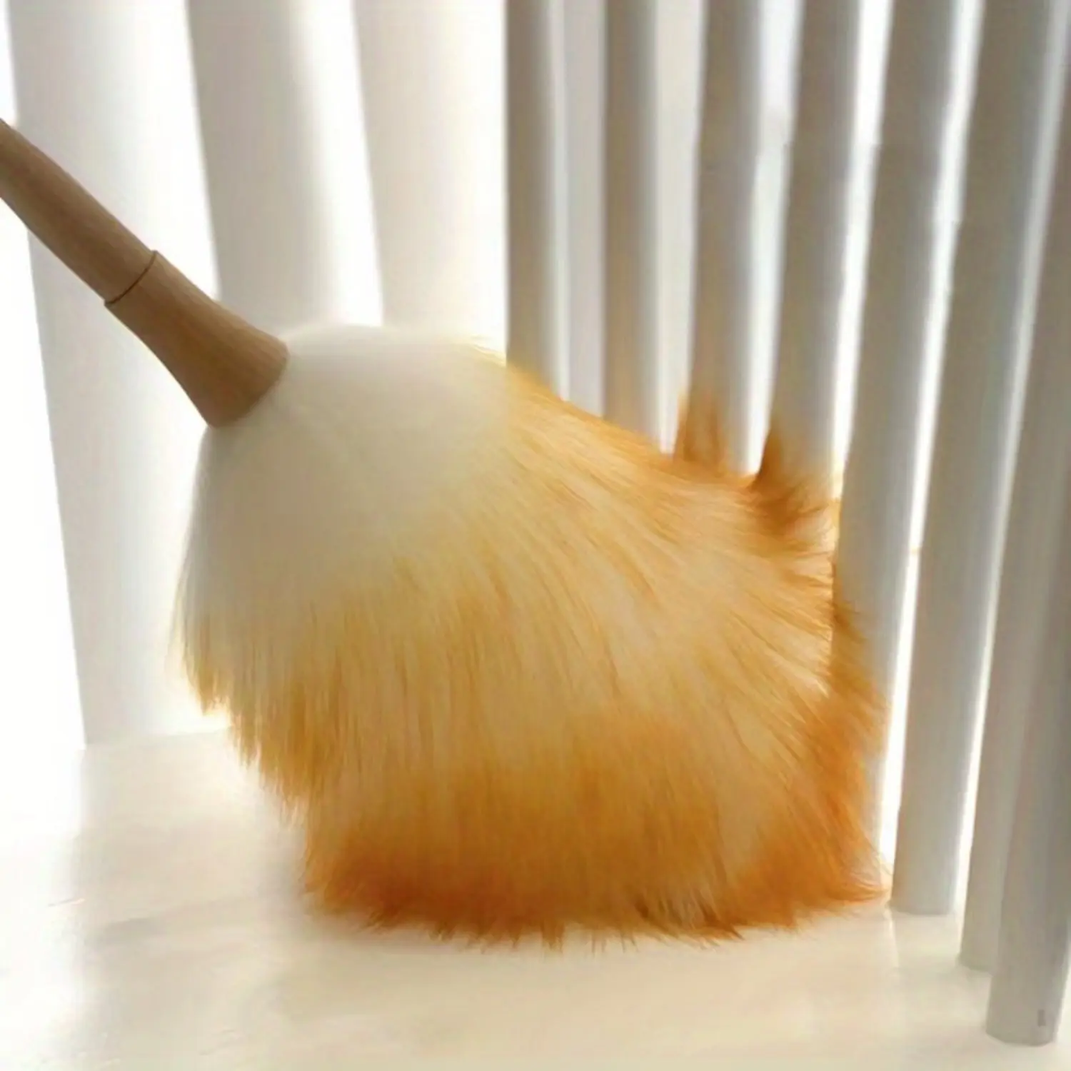 HomeEssenc Luxurious wool duster, gentle, flexible and stretchable, easy to reach, suitable for hard-to-reach areas, an ideal choice for both home and office use