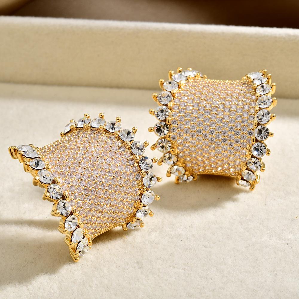 Luxurious and high-end c-shaped curved surface full diamond contrast color earrings new arrivalelegant super sparkling socialite fashion earrings