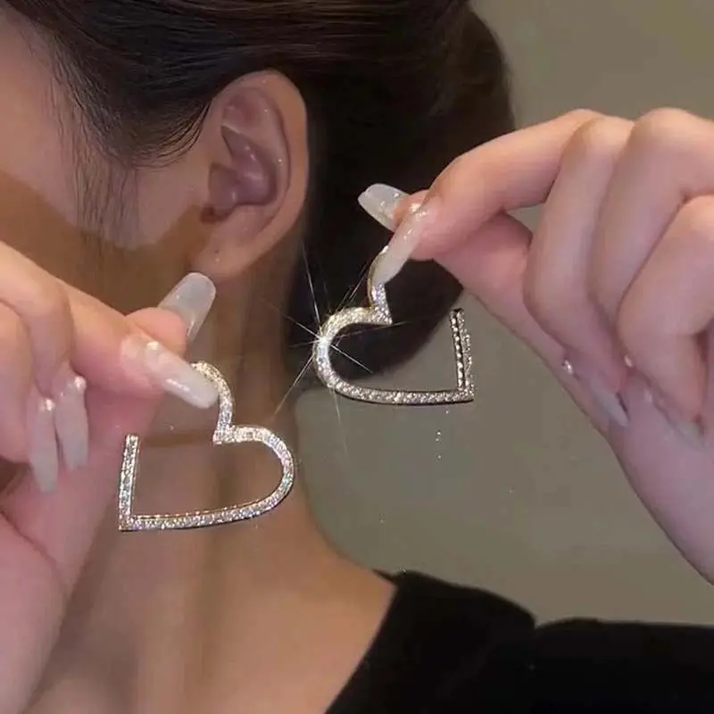 2026 New Shiny Zircon Sliver Color Heart Hoop Earrings for Women Punk Exaggerated Metal Hollow Heart Drop Earring Y2K Jewelry