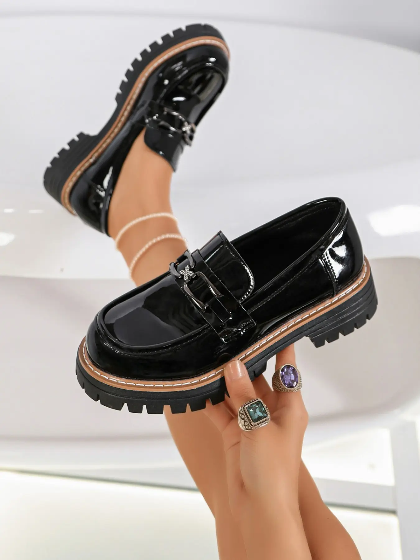 Glossy Thick Sole Loafers for Women, Rhinestone Buckle, Non-Slip Chevron Bottom, 4cm Heel, Vintage Jk Uniform Shoes