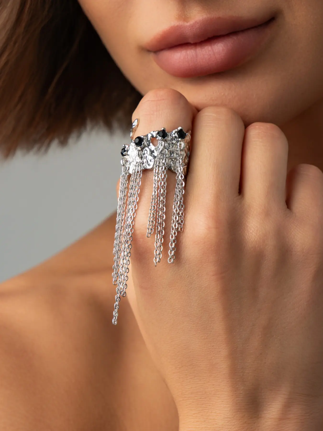 Subculture Cool Dangle Chain Ring with Rhinestones, Silver Color Stage Wear Jewelry, Stylish Hand Accessory