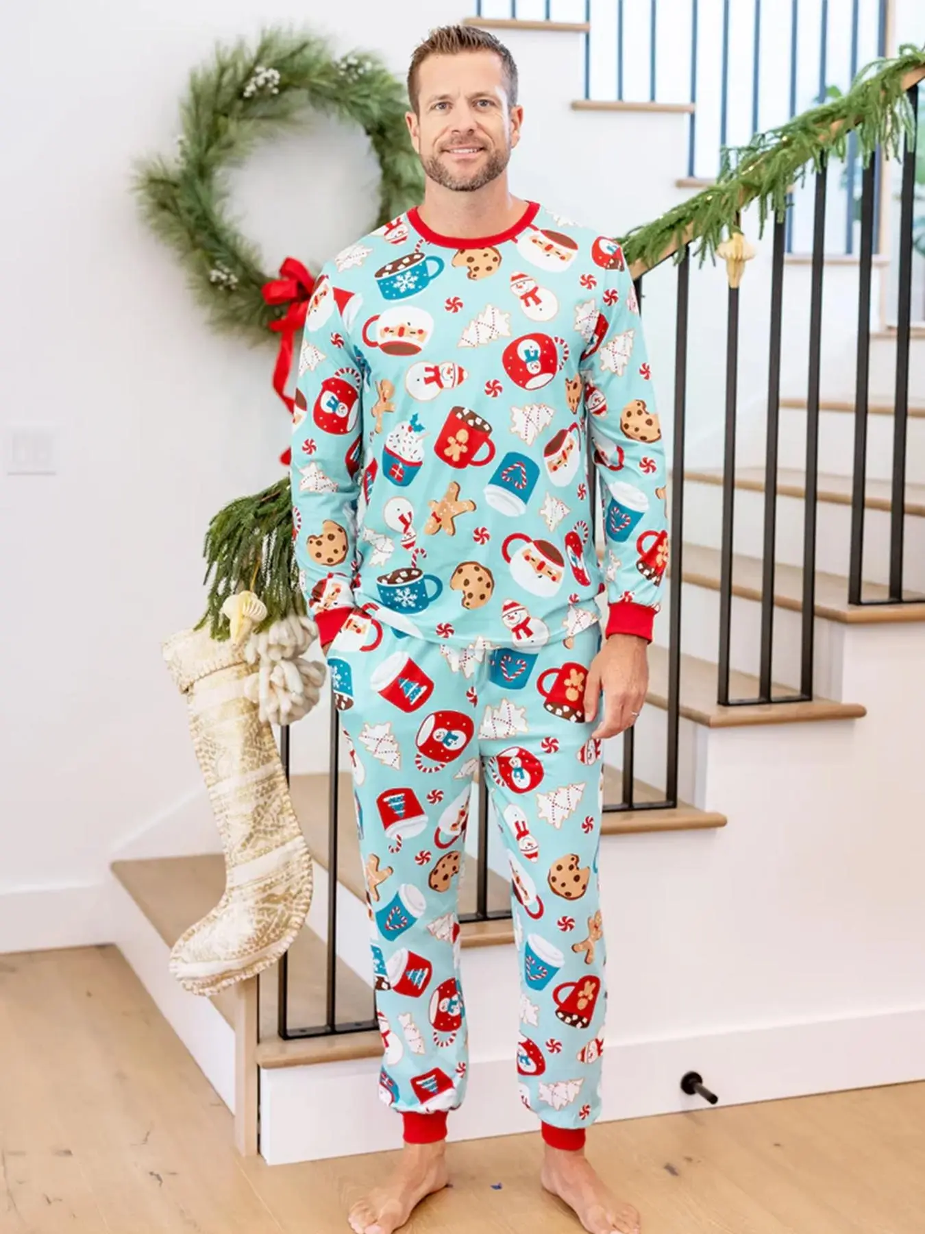 Light Blue Christmas Gingerbread Man Hot Cocoa Printed Men's Long Sleeve Loungewear Pajama Set