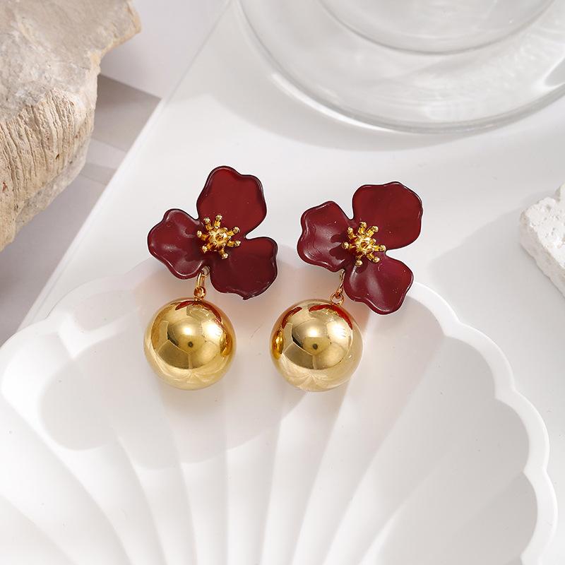 European and American floral earrings for women, French-style high-end light luxury round ball earrings, stainless steel light luxury studs, versatile ear accessories that are not prone to fading