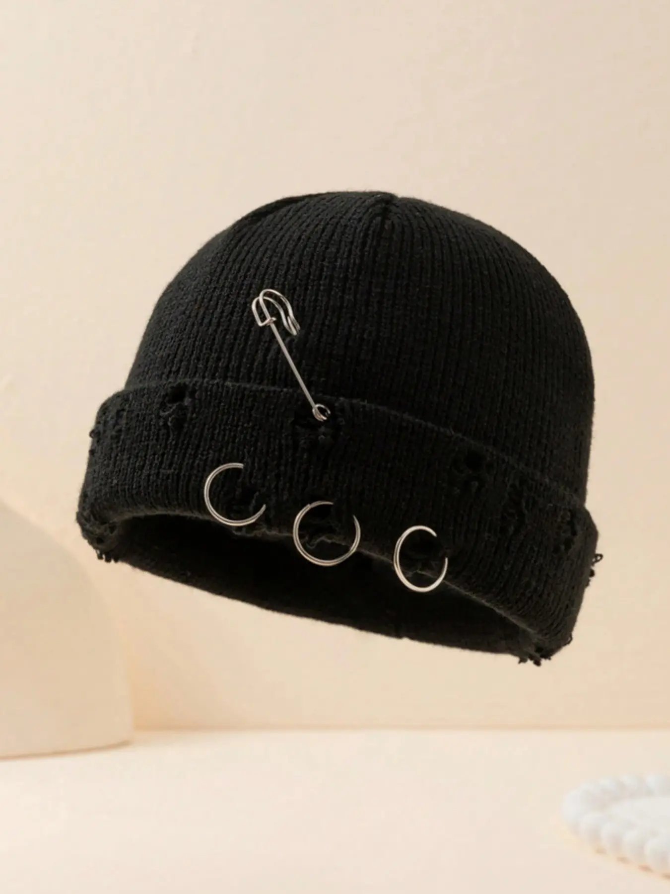 1pc Unisex Solid Color Metal Ring Knit Beanie Hat, Minimalist Stylish Versatile Warm Knit Cap, Trendy & Unique. Ideal for Autumn & Winter Daily Outfits, Parties, Outdoor Sports and Vacations