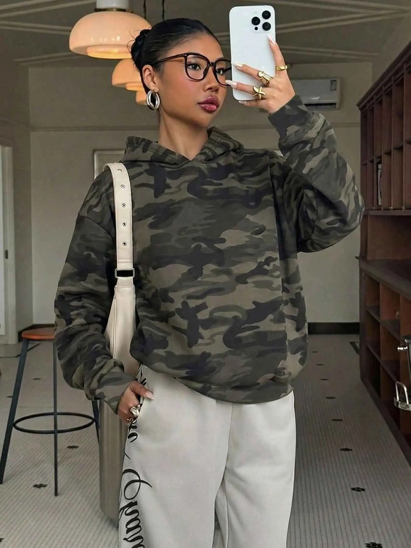 Women Camouflage Oversized Hoodie, Army‑Green Camo Print Drawstring Pullover Sweatshirt, Y2K Loose Fit Streetwear Hooded Top for Fall Casual Daily Street Outfit