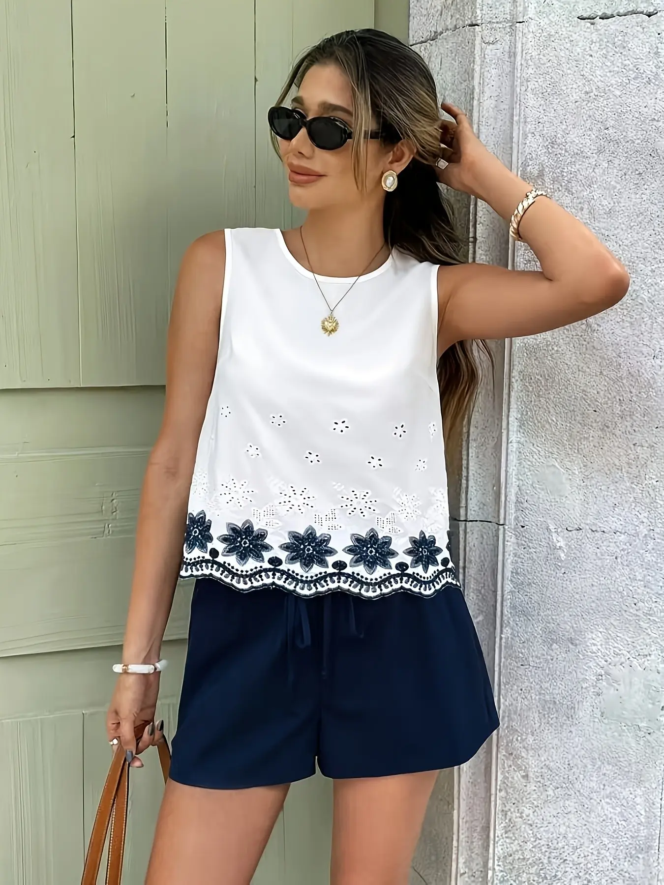 Fashionable Strapless Tank Top with Floral Design, Stylish Women's Clothing, Perfect for Casual Wear, Trendy Summer