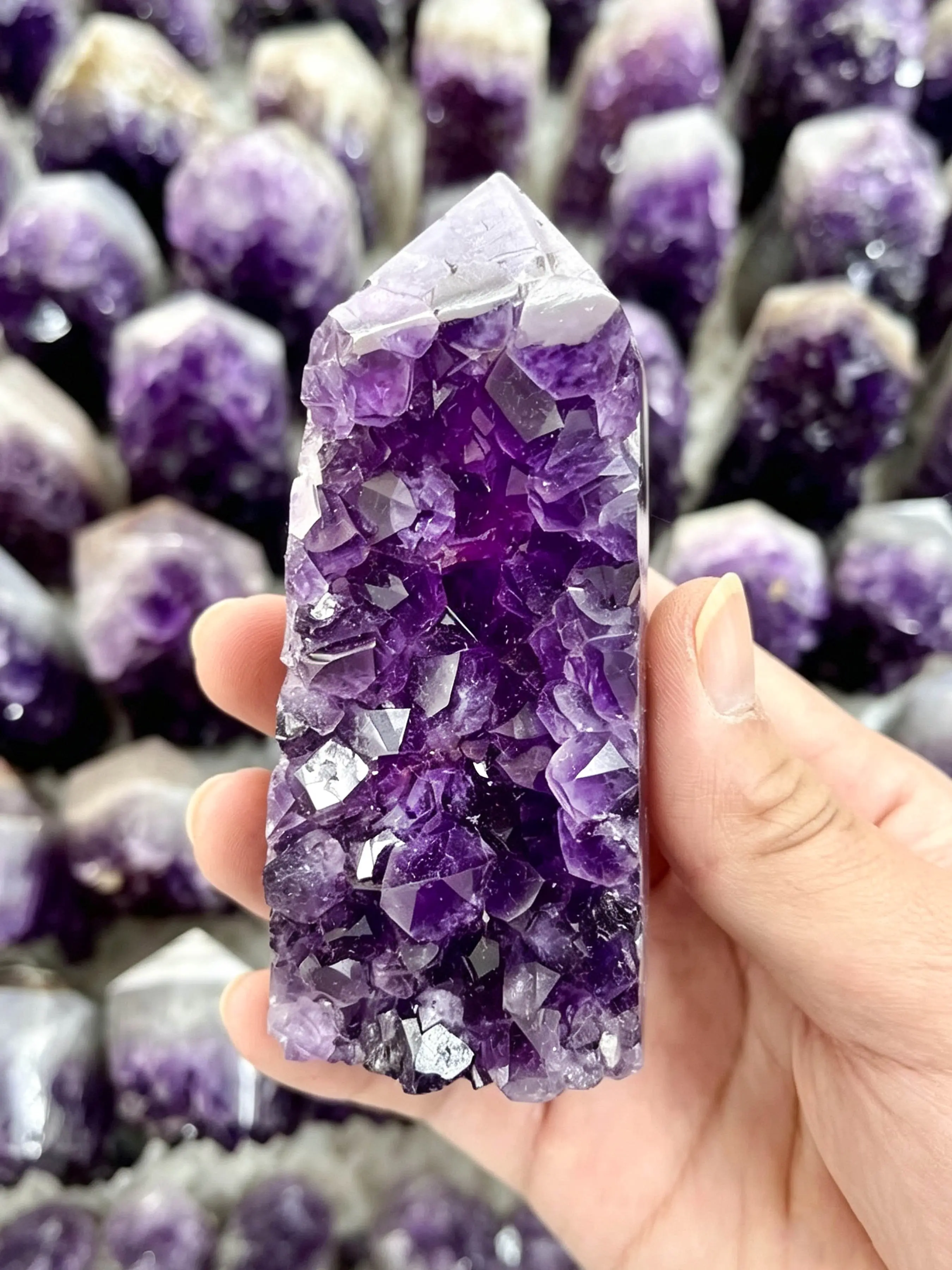 1PC High Quality Rare Amethyst Clusters Towers, Polished Back Crystal Cluster，DIY Creative Gifts and Specialty Jewelry Accessories,Perfect Home Collection Art Decoration,Holiday Gift,The Ideal Choice for Crystal Enthusiasts.