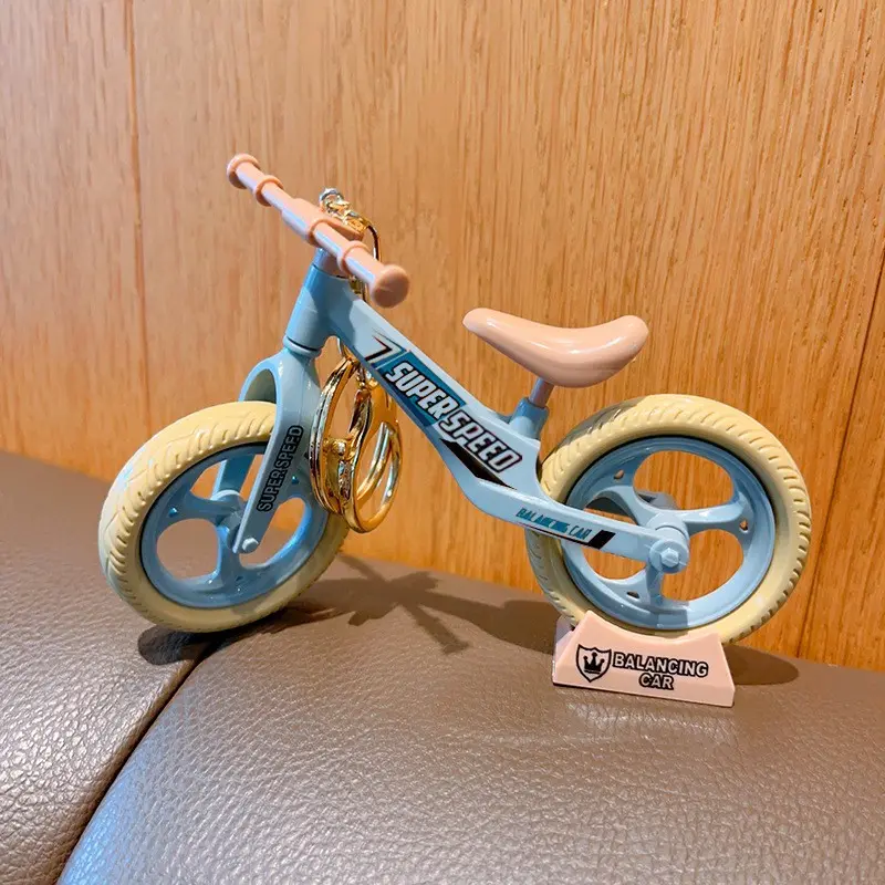 Moveable Glide Function Cartoon Look Bicycle Motif Keychain - Assembled Toy with Bike Shape Decorative Pendant, Small Home Decor Gift