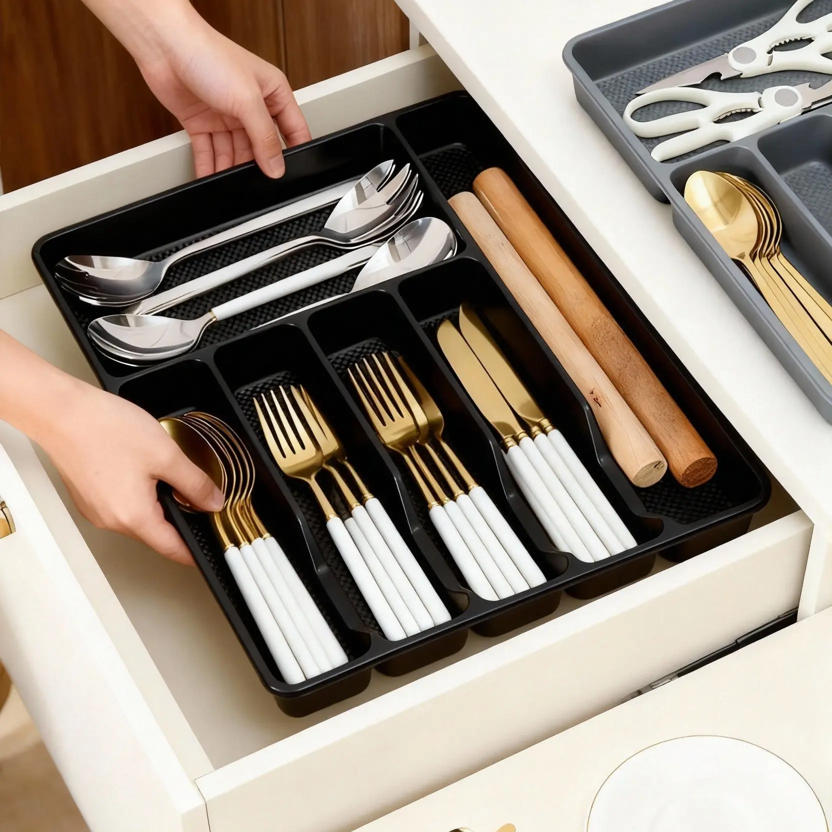 Drawer-style tableware storage box, expandable multi-compartment separator for knives, forks and spoons, a magic tool for classifying and storing kitchen knives, scissors and kitchen utensils.