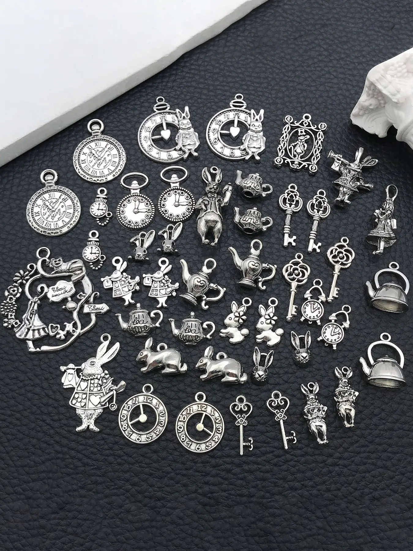 44pcs Mixed Alice in Wonderland Fairy Art Charms Collection - Antique Alice Rabbit Steampunk Skeleton Keys Pendants for DIY Jewelry Making Lovely Charms