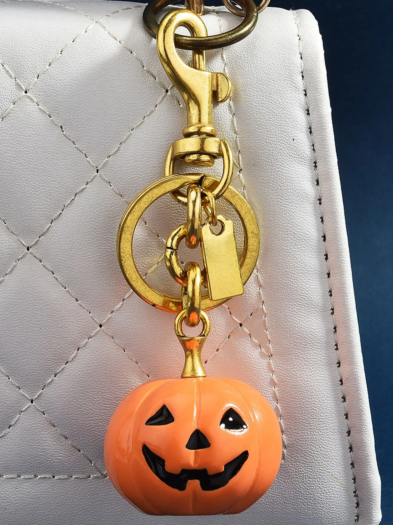 Spooky Jack-o'-Lantern Pumpkin Bag Charm Keyring, Classic Halloween Decor Pendant with Blank Tag, Fashion Accessory for Purse Backpack, Perfect Holiday Gift