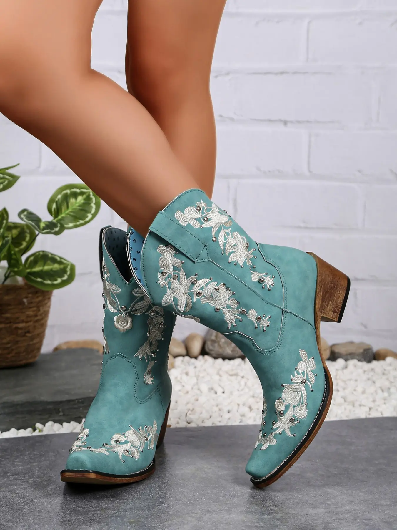 New American Retro Western Boots, Western Style Boot, Heavy Floral Embroidery Rivet Cowboy Boots for Women, Square Toe Thick Heel Mid-Calf Boots