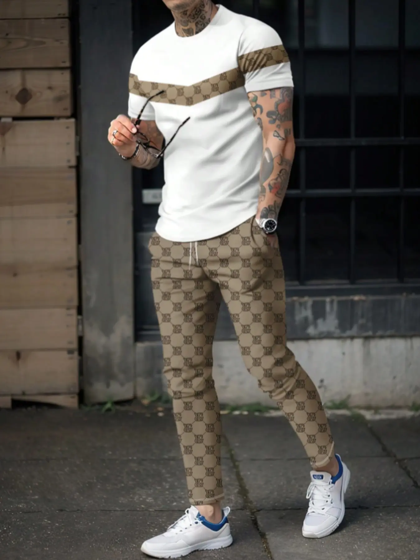 Men's 2-Piece Set: Printed Round Neck T-Shirt and Pants, Casual Classic Slim-Fit Short Sleeve Suit for Spring & Fall, All over Print Design