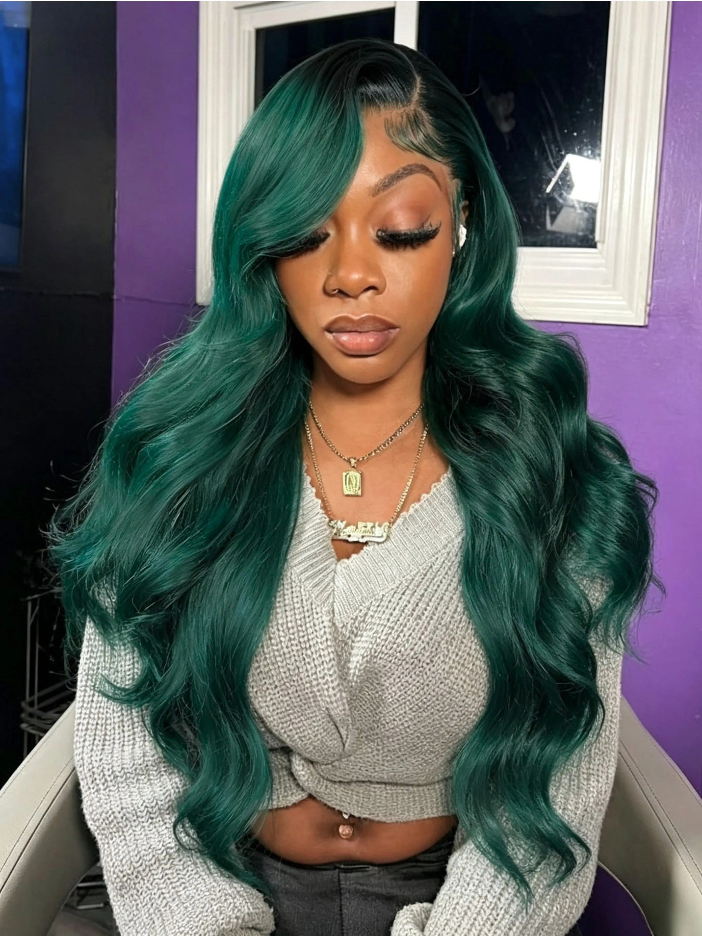 Dark Green Wig 13x4 Lace Front Wig Green with Black Root Wig Body Wave Wig Soft HD Lace Frontal Wig Free Parting Pre-Plucked Natural Hairline Heat-Resistant Synthetic Wig for Women Daily Wear Party Festival Match Look 28 Inches