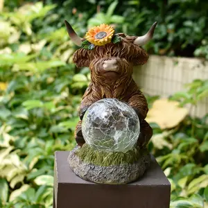 Solar Powered Highland Cow Ornament, Resin Garden Statue, Outdoor Yard Decoration, Unique Courtyard Decor, Solar Lantern