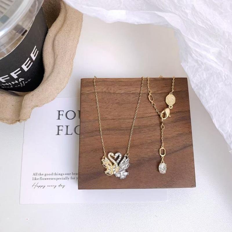 New Hugable Goose Black and White Gold Swan Necklace, Luxurious and High-end, New Year's Gift for Girlfriend, Birthday Present