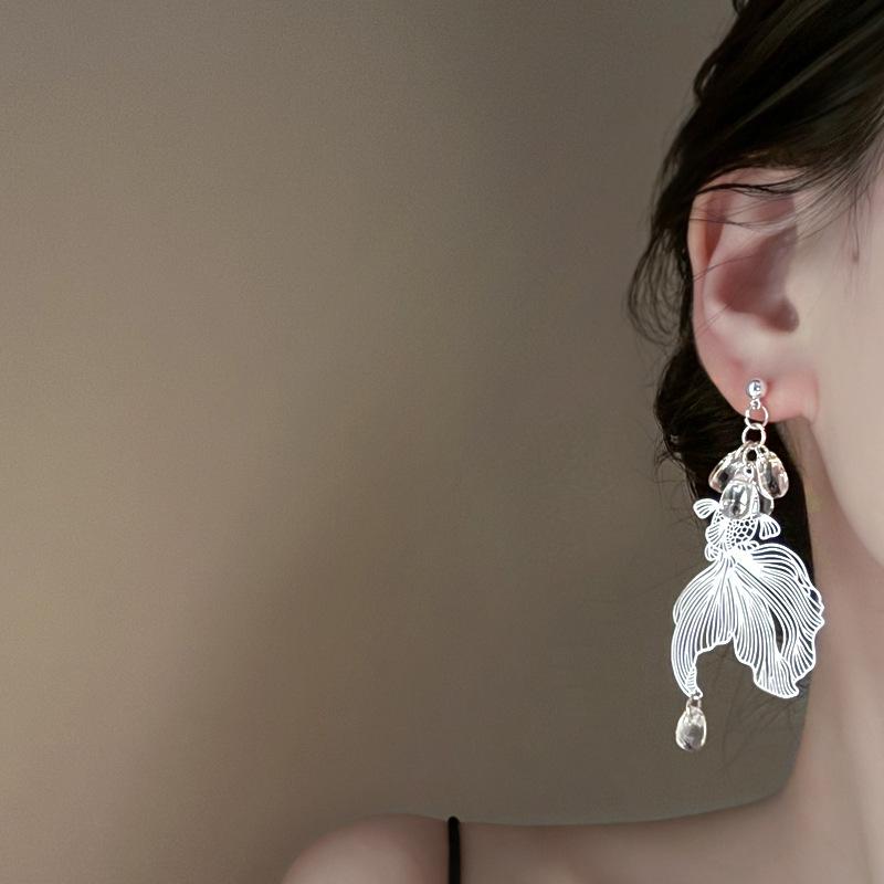 Silver Needle New Chinese Style Resin Koi Earrings, Small and Unique, Minimalist Design, National Style, High-End Earrings for Women Wholesale