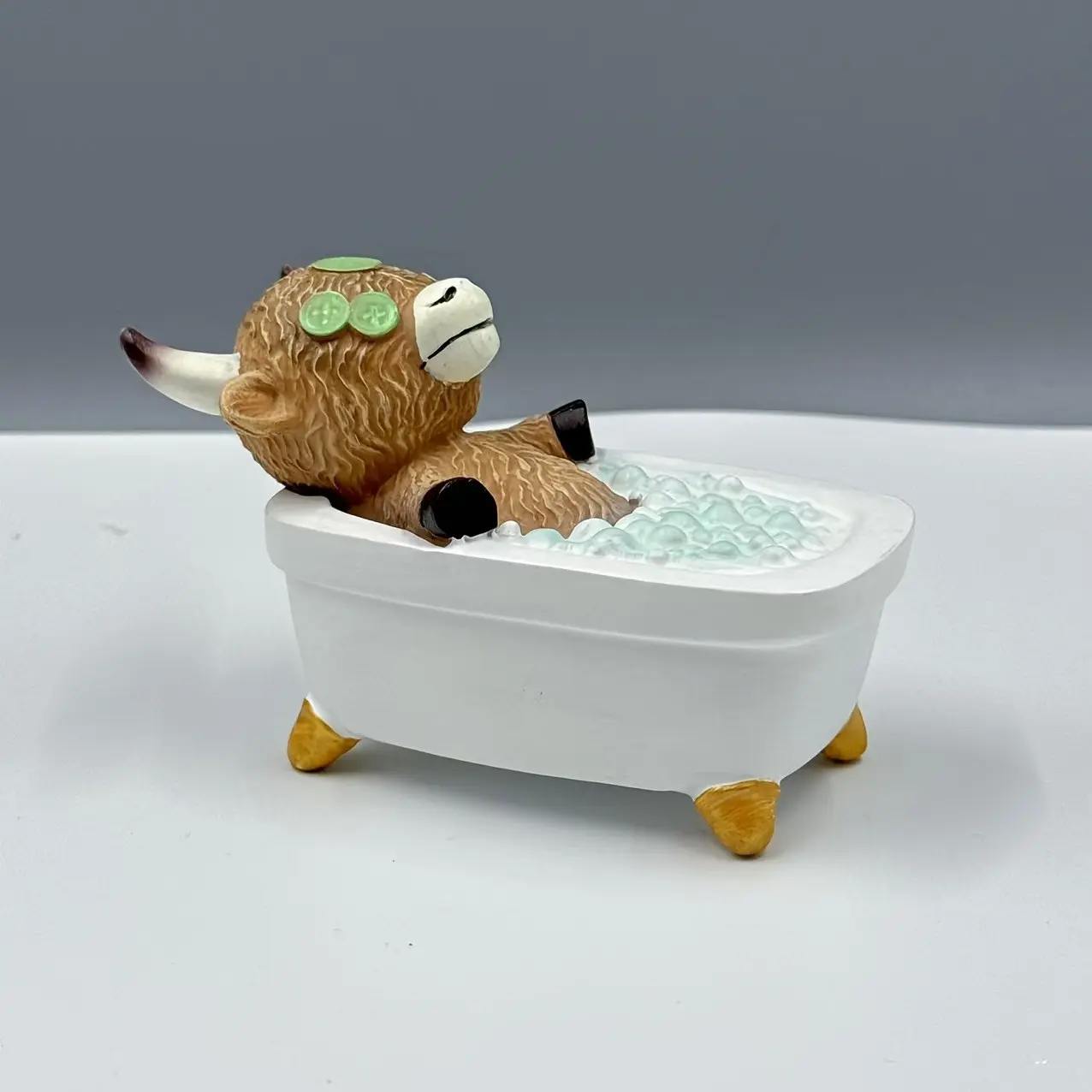 New Highland Cow Bathroom Decoration, Resin Craft Creative Animal Statue, Home Bathroom Decor Gift, Unique Artistic Ornament