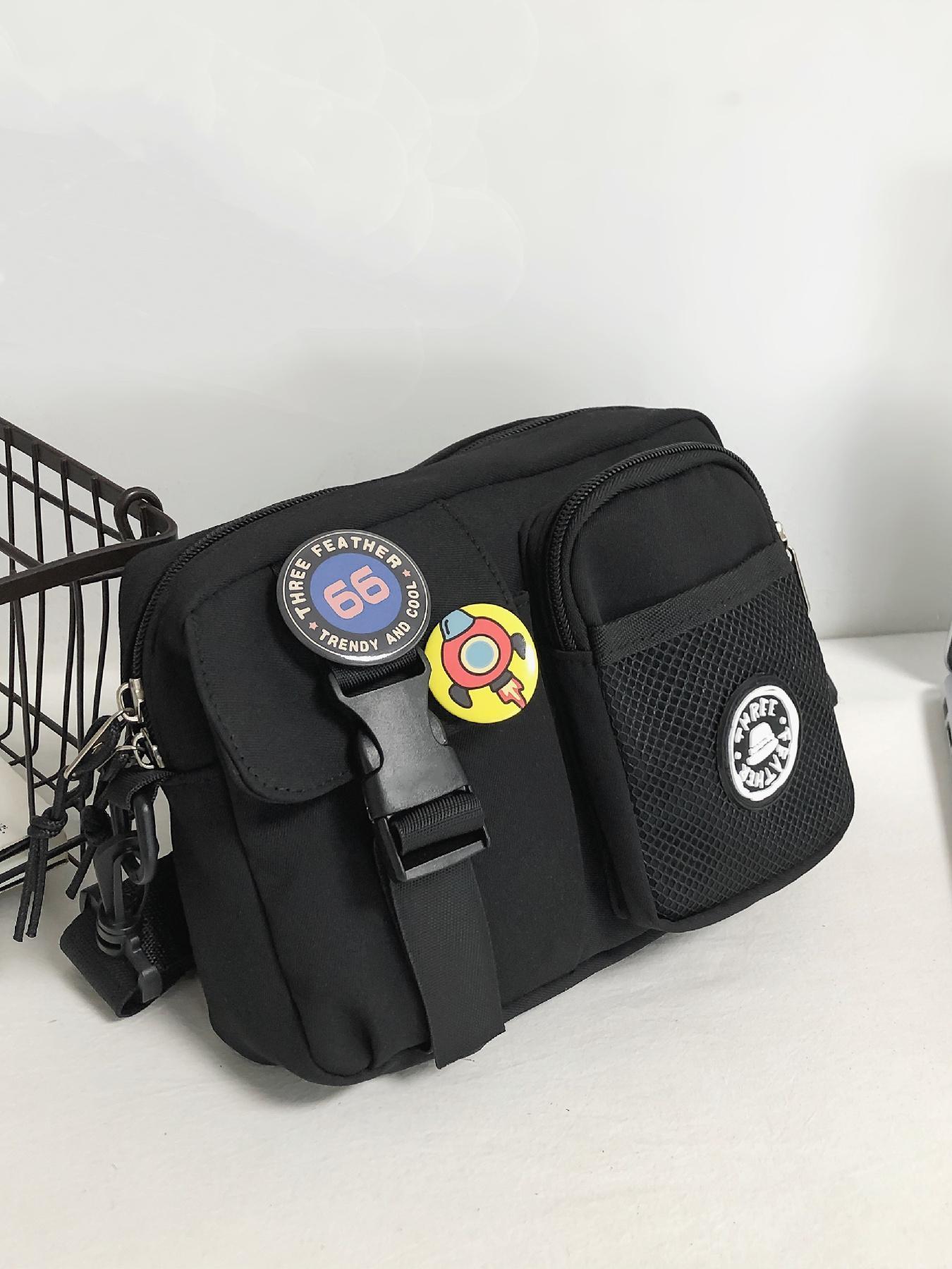 Unisex Casual Plain Color Release Buckle Crossbody Bag with Astronaut Charm, Fashionable Versatile Zipper Crossbody Bag with Random Color Badge, Trendy Shoulder Bag for Daily Use, Casual Messenger Bags, Stylish Crossbody Bags
