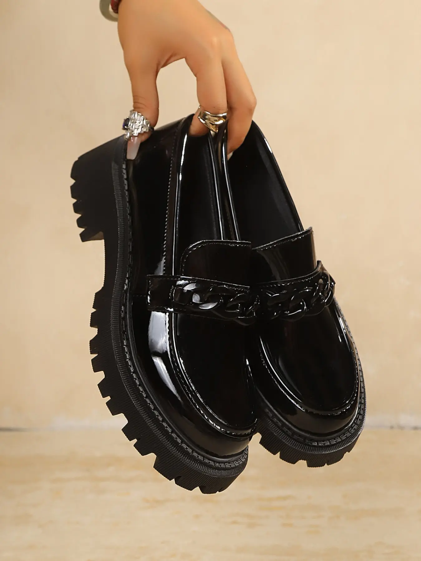 Vintage Loafers for Girls, Korean Style Sweet Cool, Large Size Anti-Slip Thick Sole, Casual All-Season Shoes, Easy-On School Uniform Shoes