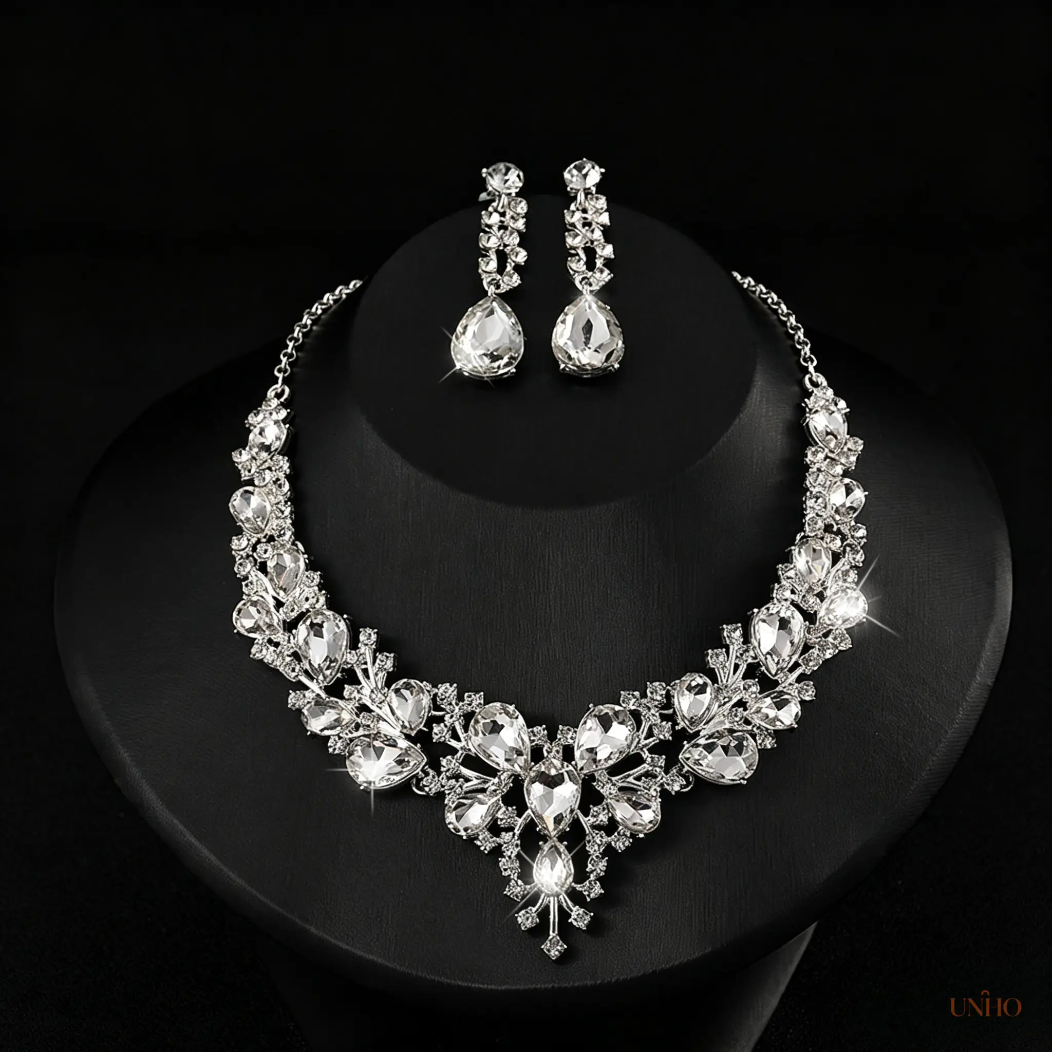 Vintage French Emerald Necklace And Earrings Set Light Luxury Bridal Jewelry Elegant Wedding Essential Accessories Delicate Ornaments For Wedding Ceremony Banquet And Formal Occasions