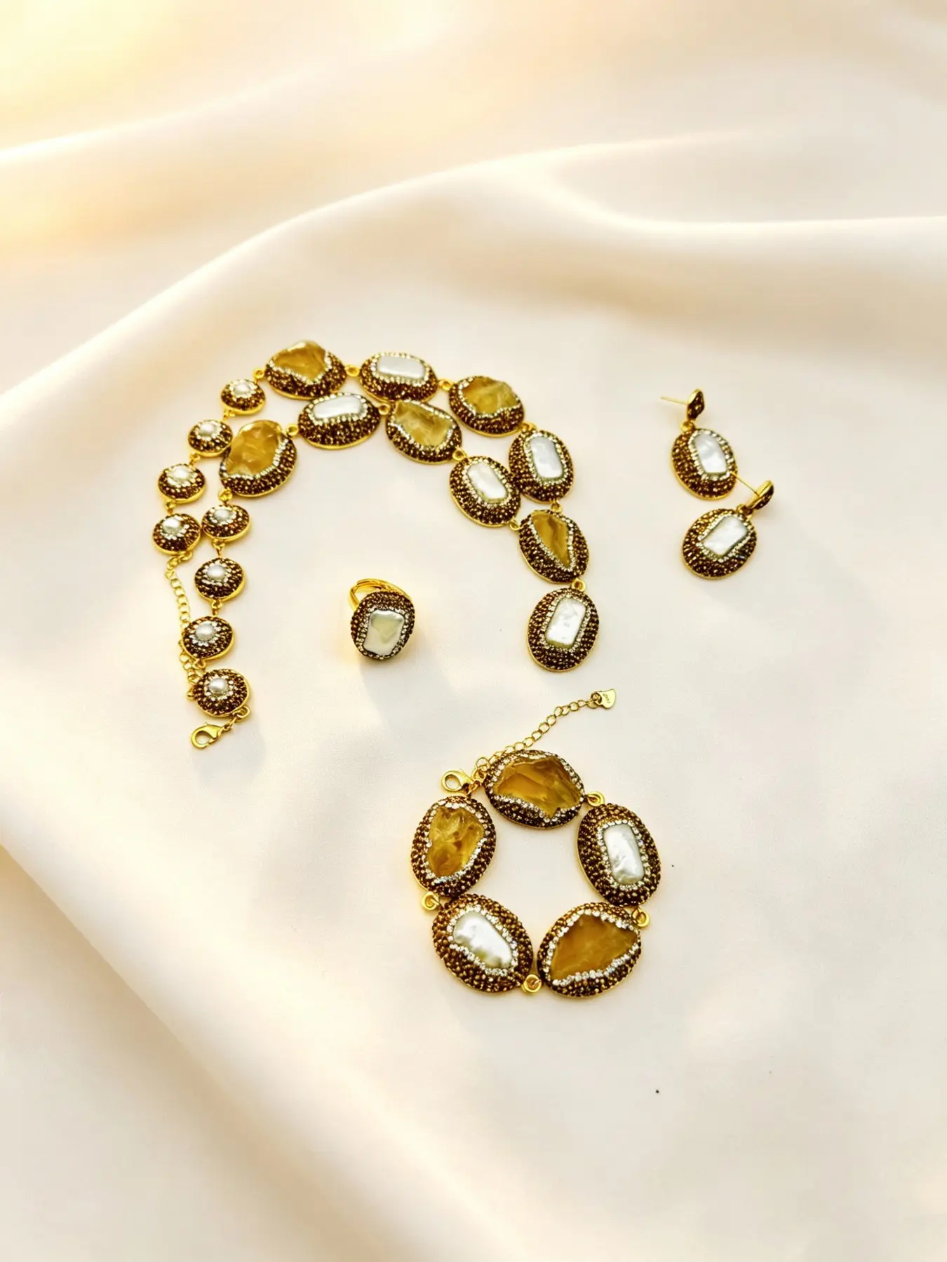 Baroque Necklace Earrings Ring Bracelet Set, Crystal Vintage Jewelry, 4-Piece Set, Perfect for Travel, Versatile Accessory
