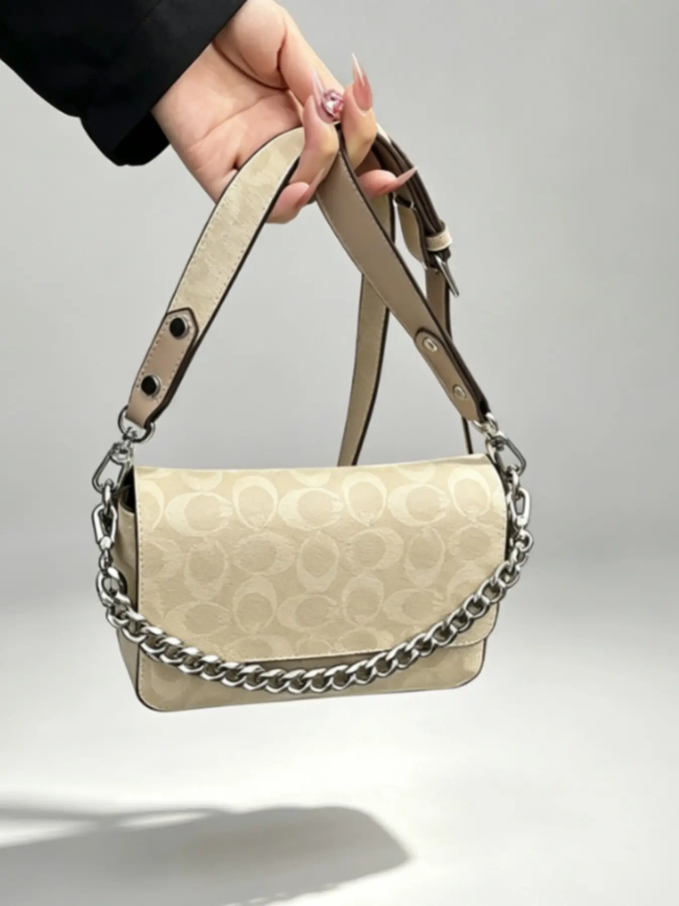 Cross-Border High-End Lightweight Luxury Versatile New Chain Small Bag, Unique Crossbody Shoulder Mini Square Bag, All Seasons Elegant Style