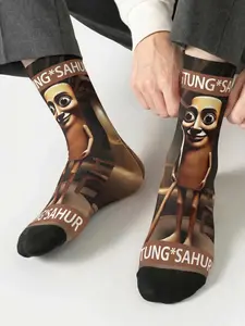 1 Pair BIIHUDU Men's Italian Brainrot Socks—Yellow “tung tung tung sahar” Print Socks, Mid-Calf Socks: Cartoon, Cute, Soft, Breathable, Fashionable, Casual, Streetwear, All-Over Print Design