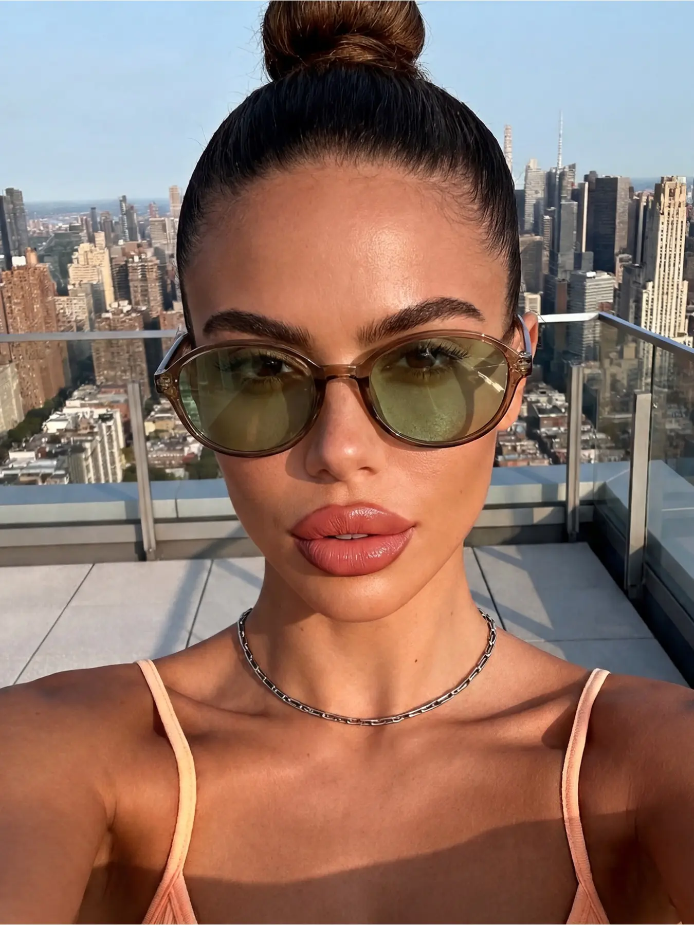1 pair of men's and women's oval frame green sunglasses with rivet details, suitable for street photography, parties, golf, beach vacations, casual outings, sporty styles, electronic music festivals, vacation vibes, and family trips.