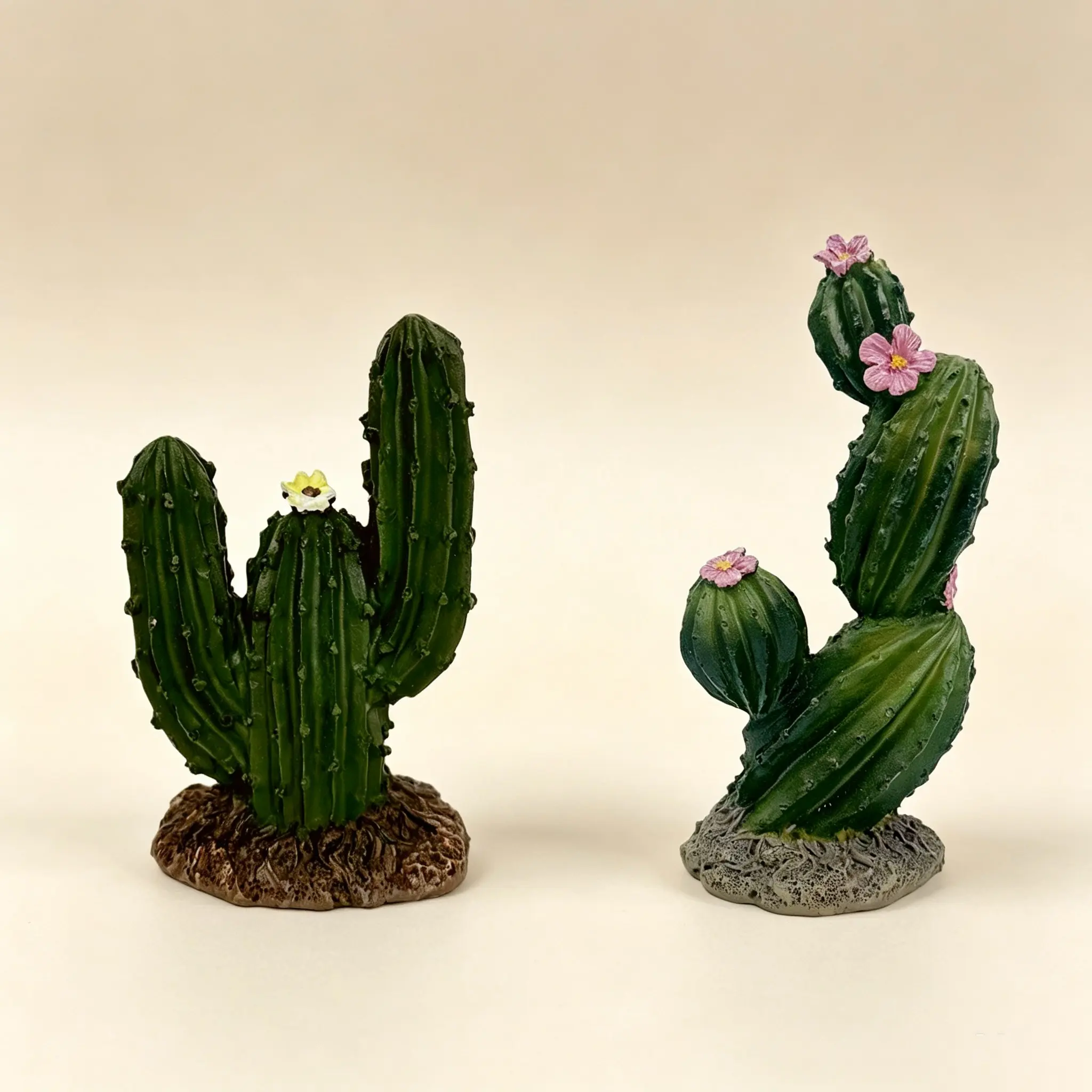 2 Counts Cactus Ornaments Resin Craft Set, Durable and Aesthetic Plant Decor, Ideal for Outdoor Courtyard, Home Desktop Decoration
