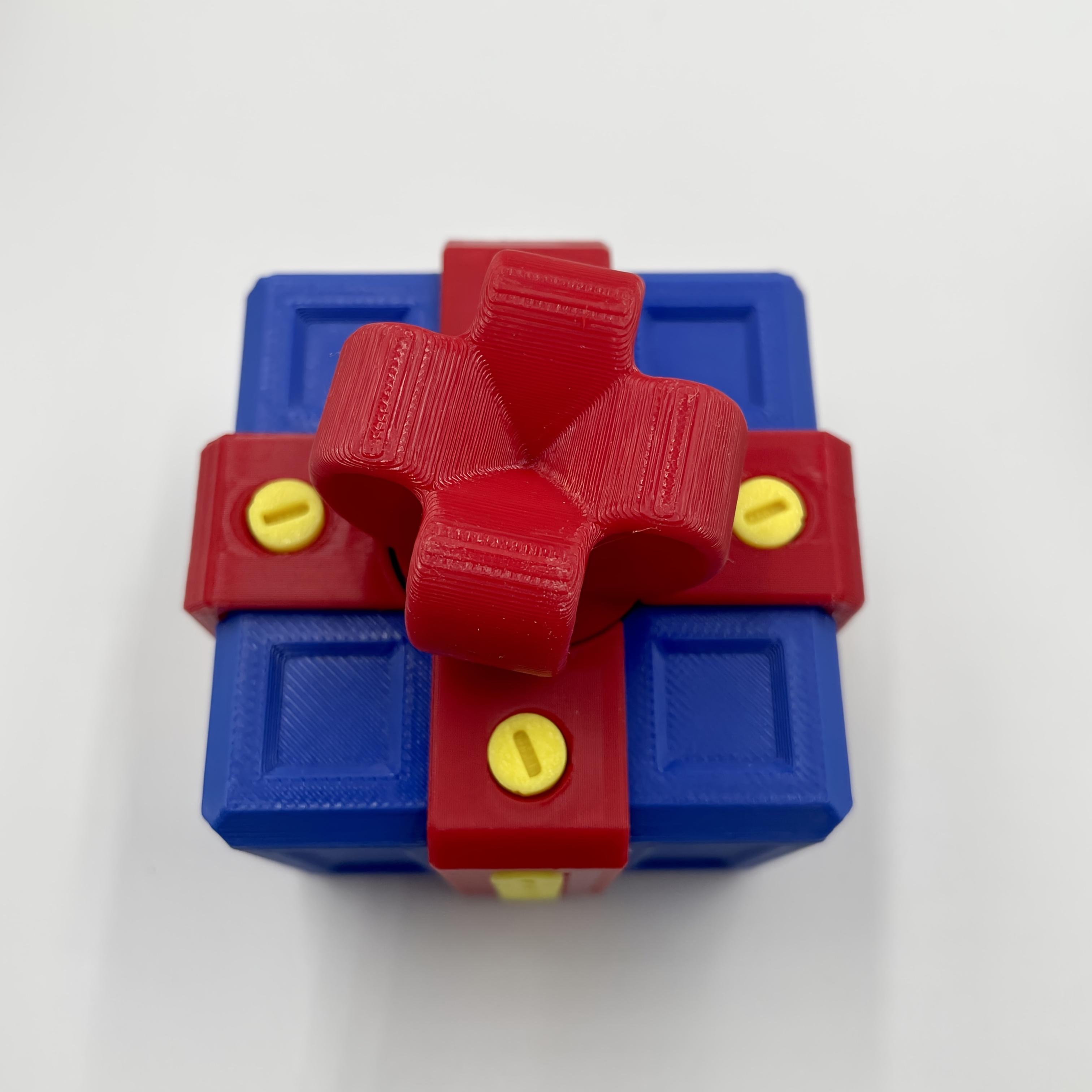 3D Annoyingly Fun Gift Box with Plastic Screws - Interactive Geometric Puzzle Novelty Gag Gift for Christmas, Birthdays, Valentine's Day - Durable Plastic Money Card Container for Ages 14+, Prank Item | Humorous Design | Screwtop Container, Christmas