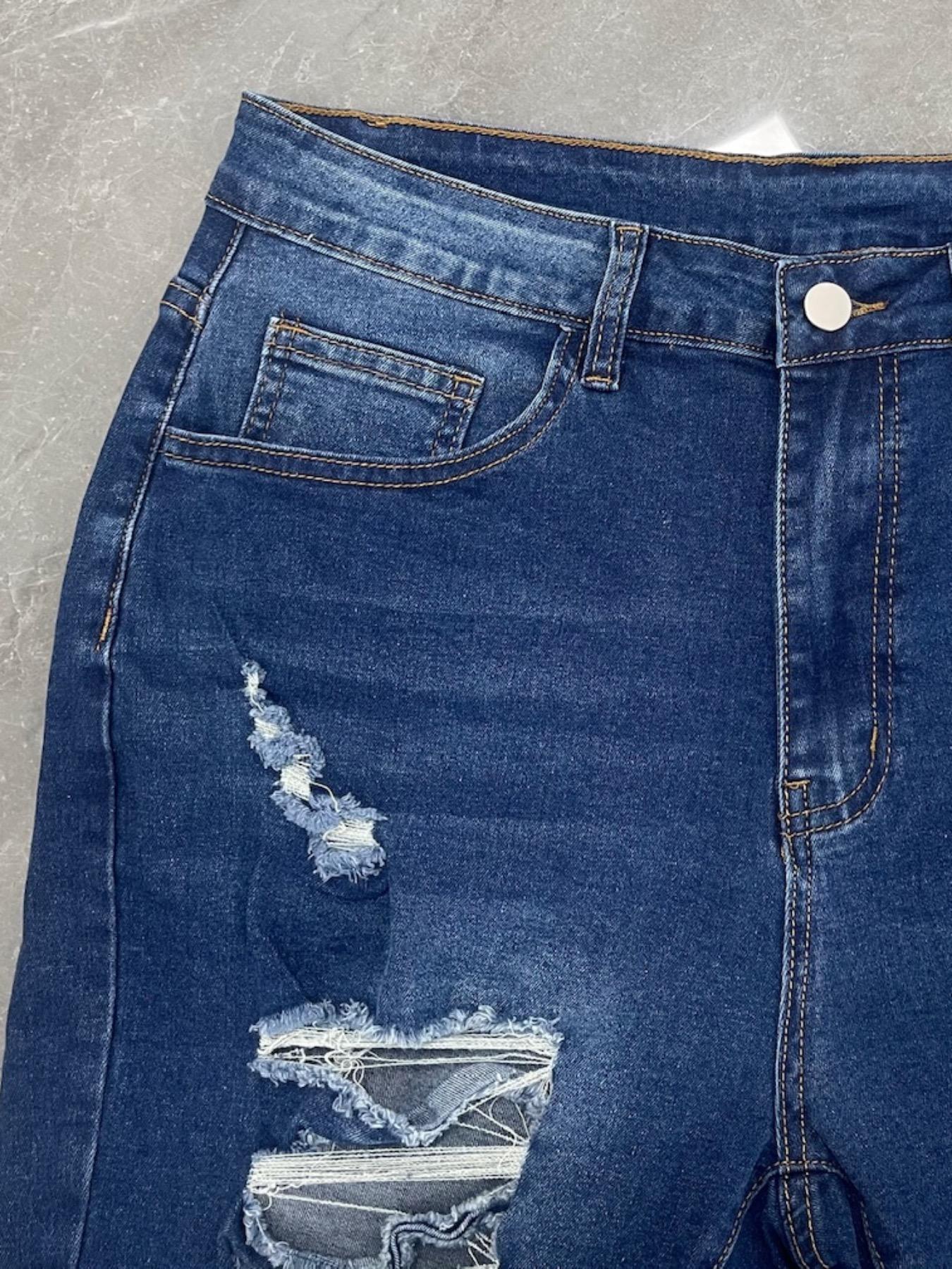 【Plus Size】 Ripped Button Fly Dark Wash Denim Shorts, Casual Street Fashion Pocket Design Denim Shorts for Daily Outdoor Wear, Women Plus Clothing for Summer