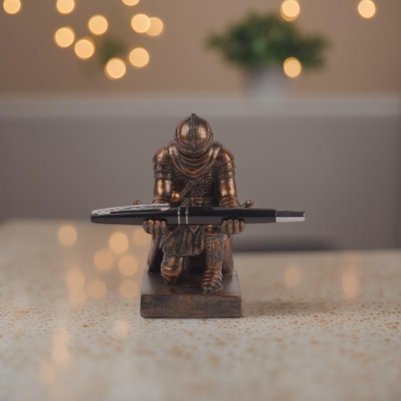 Resin Desk Organizer Sunglasses Holder Pen Stand Eyeglass Display Piggy Bank Home Office Decor