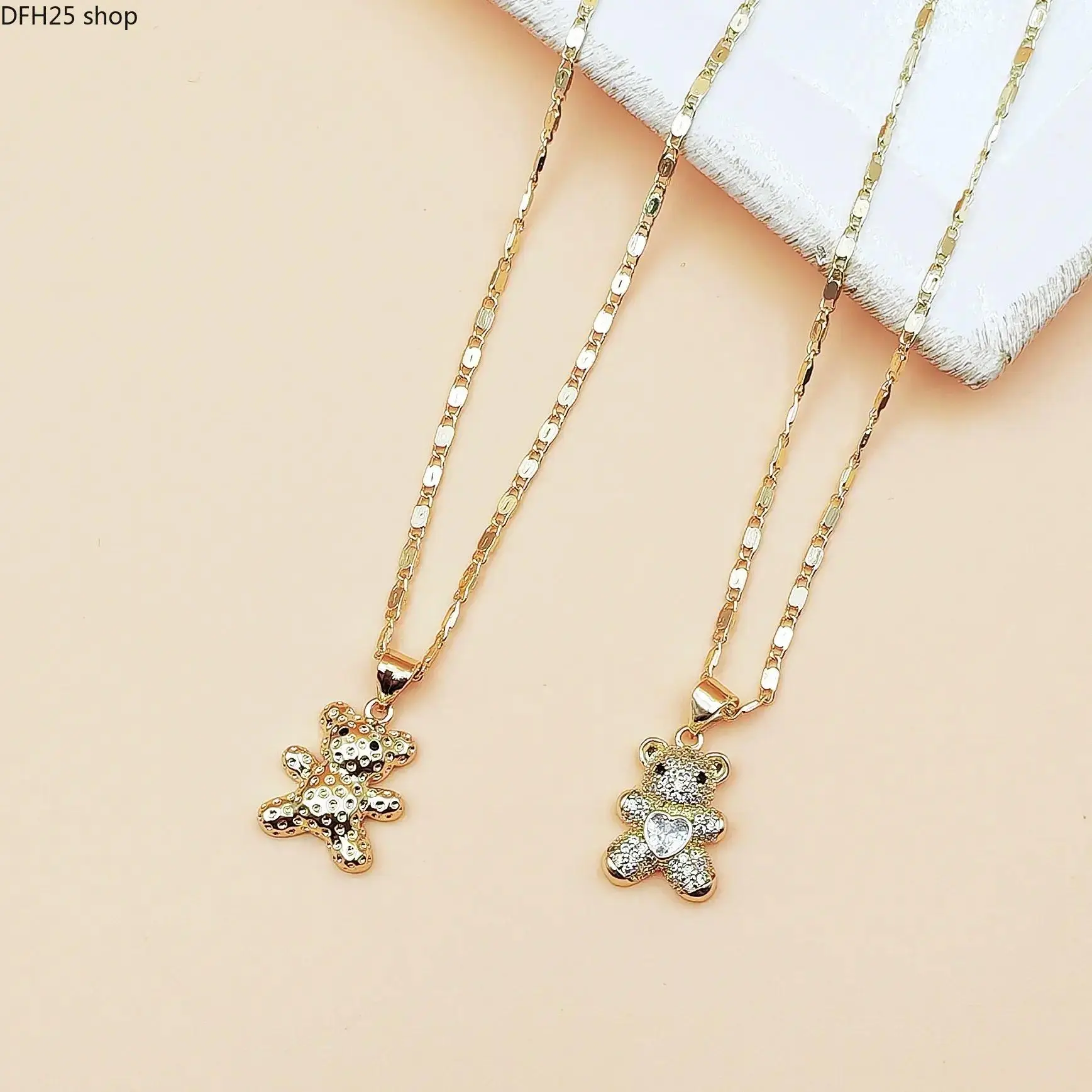 Bear Heart Pendant Necklace for Women, Gold Tone Cubic Zirconia Animal Charm Jewelry with Sparkling Detail for Daily Wear and Casual Styling