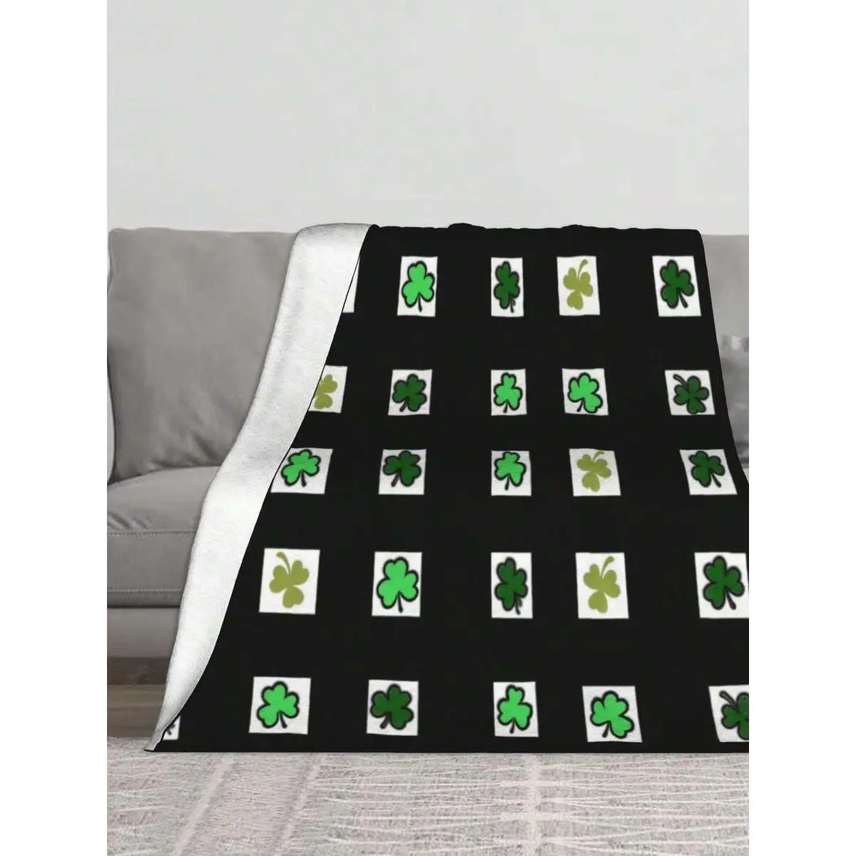 1pc Polyester Warm & Cozy Flannel Blanket - Green Clover Pattern, Multi-Size, 4-Season Suitable, Machine Washable 1-Piece for Travel/Camping Use