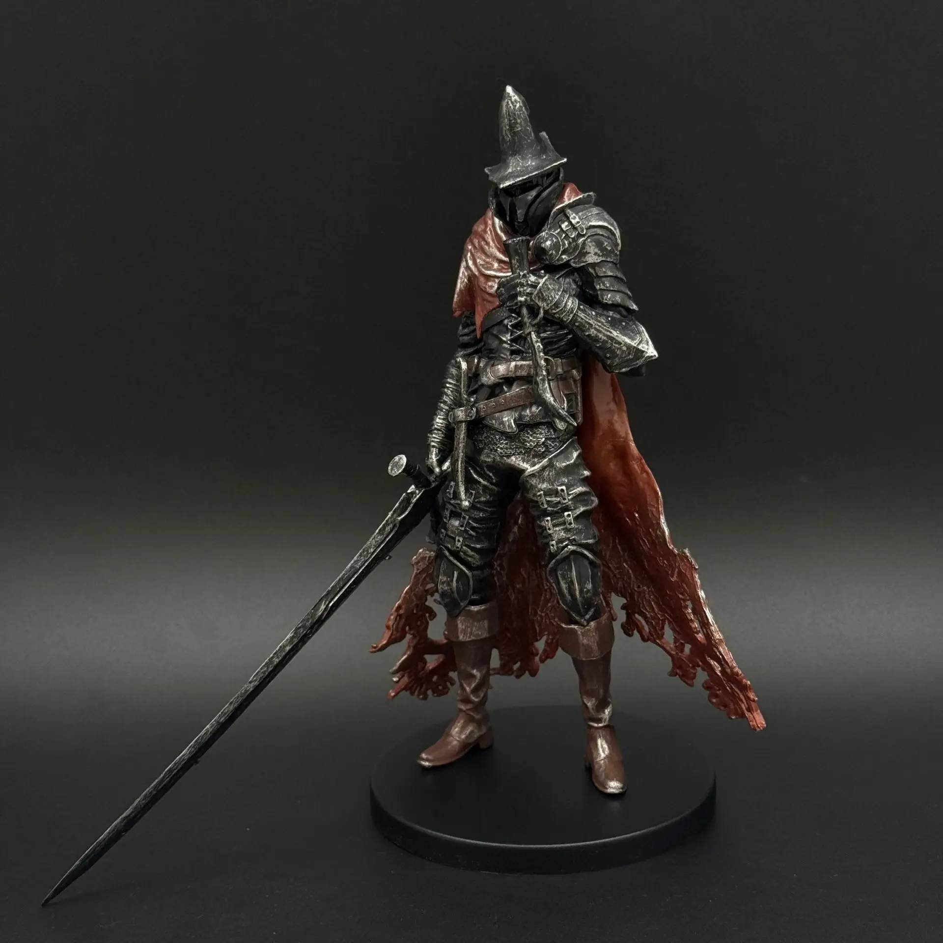 Dark Souls Abyss Watcher Knight Statue, Weathered Armor Undead Figurine, Cape and Giant Sword, Resin Collectible, Desktop Decor Gift