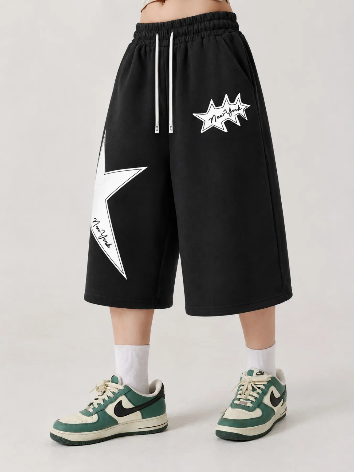 Men's Black Baggy Lightning Graphic Bermuda Shorts, High Street Shorts, Wide-Leg Drawstring Shorts with White Bolt and Starburst Prints, Retro Y2K Streetwear Bottoms for Summer, Campus Outfits, Skate Looks, Casual Weekend Styling