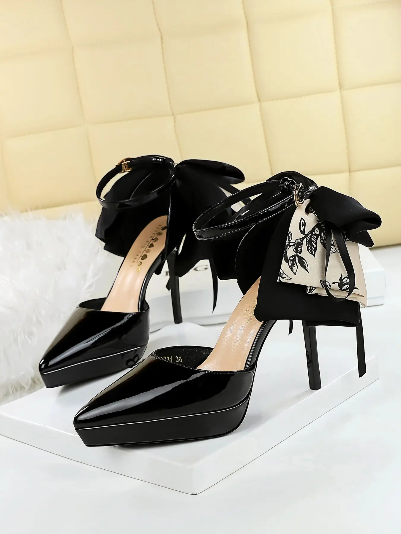 2331-H108m European Style Patent Leather Pointed Toe Shoes, One-Word Buckle Hollow Waterproof Platform High Heel, Large Bow Ribbon Shoe, Elegant Party Shoes