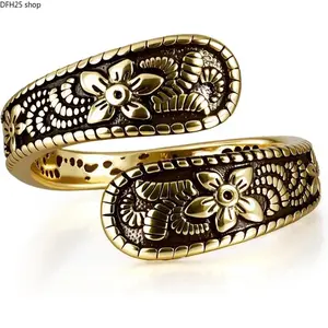 Vintage Open Wrap Ring for Women, 14K Gold Plated Spiral Band Jewelry with Carved Detail, Adjustable Fashion Accessory for Everyday Wear