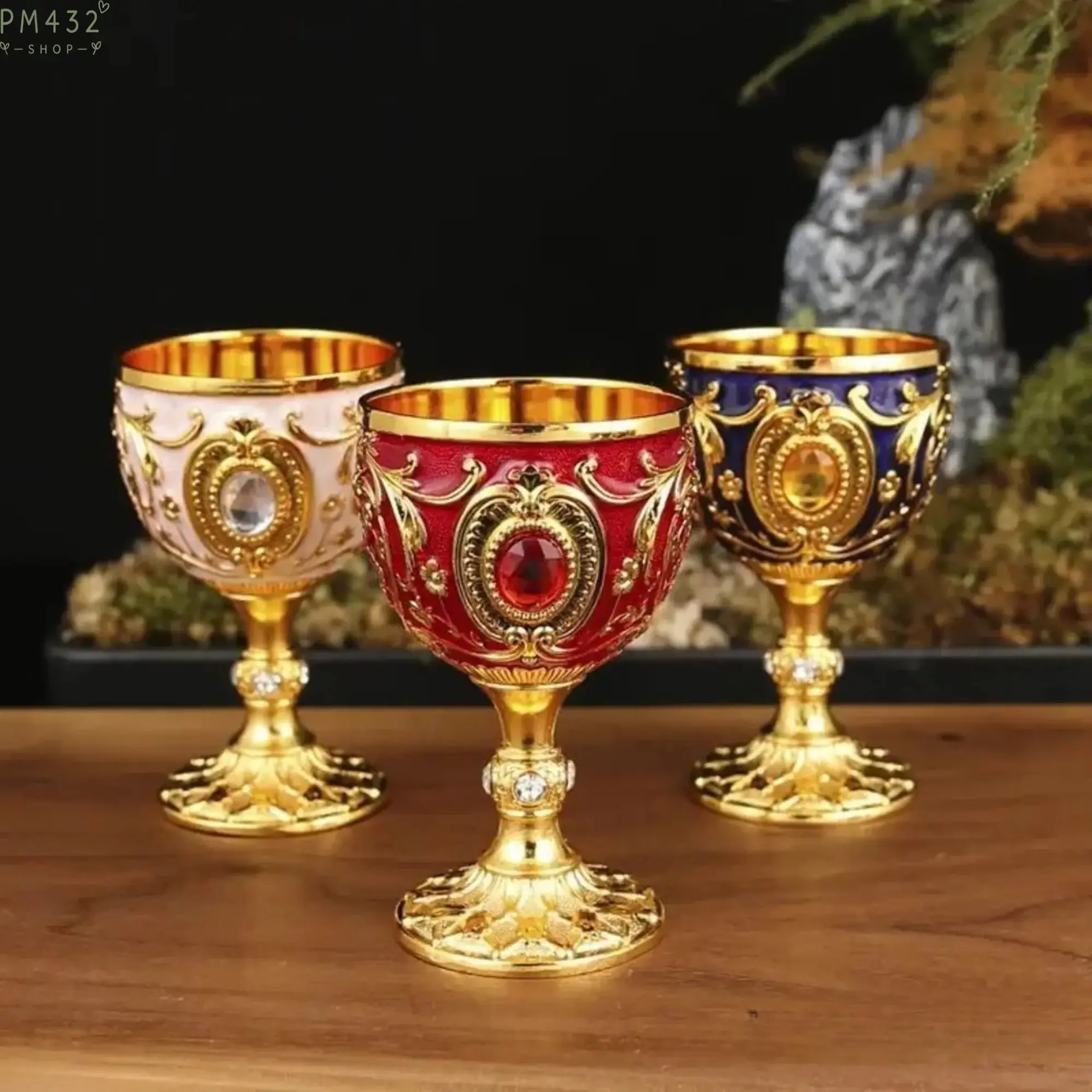 Retro Metal Shot Cup, 30ml Golden White Mini Drinking Goblet with Textured Vintage Design, Portable Party Drinkware for Cocktails, Whiskey, Liquor & Celebrations, Stylish Bar Accessories Gift for Friends & Events