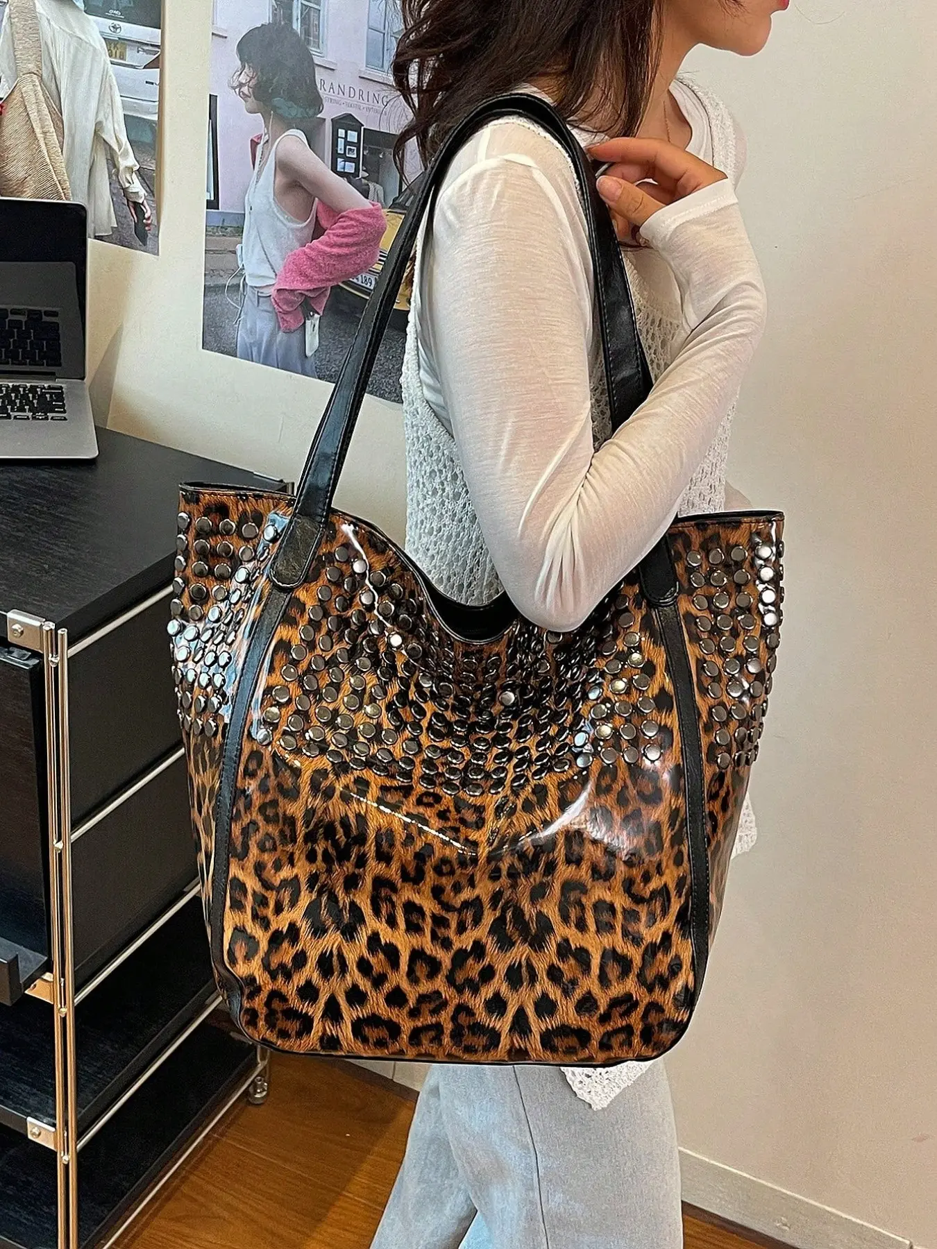 Shiny Patent Leopard Print Metal Studded Oversized PU Tote Bag, Wide Black Strap Retro Y2K Large Capacity Women Shoulder Handbag, Suitable for Travel, Shopping, Pu Leather Bags