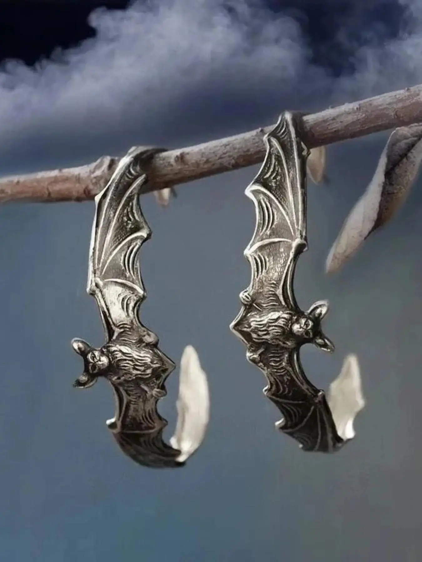 Women's Antique Silver Bat Wing C-Shape Hoop Earrings - Gothic Punk Halloween Aesthetic Statement Jewelry, Dark Spooky Metal Ear Accessories for Cosplay Party, Daily Wear Gift, Role Play, Bat And Spread Wing Texture, Accessories For Women, 3.6Cm Height, O