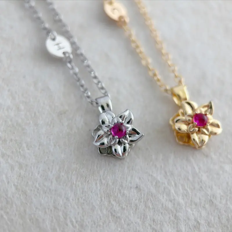 Women's 12-Month Birth Flower Spinnable Pendant Necklace - Dainty Clavicle Lucky Charm, Female Daily Wear April Spinning Necklace, Indoor Recreation Accessory Unique Gift