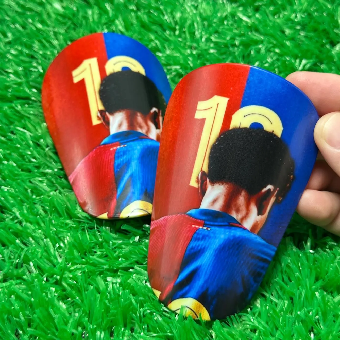 Mini Soccer Shin Guards, Colorblock Stripes Retro Style, High-Toughness Hard Shell, Durable Kick-Resistant, Amateur League Gear, Soccer Equipment